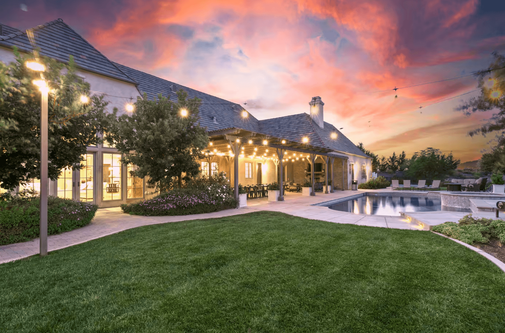 Featured image for Traditional Venue vs. Estate‑Style Wedding: The Pros, Cons & Hidden Costs