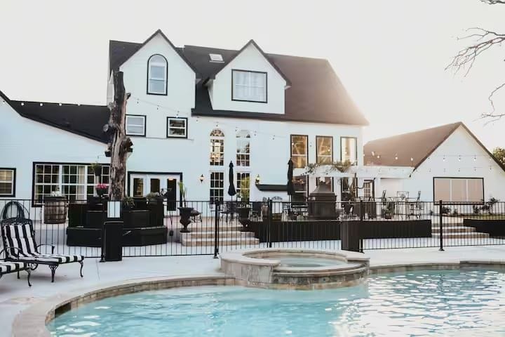 Featured image for Dallas Fort Worth's Ultimate Wedding‑Weekend Estate