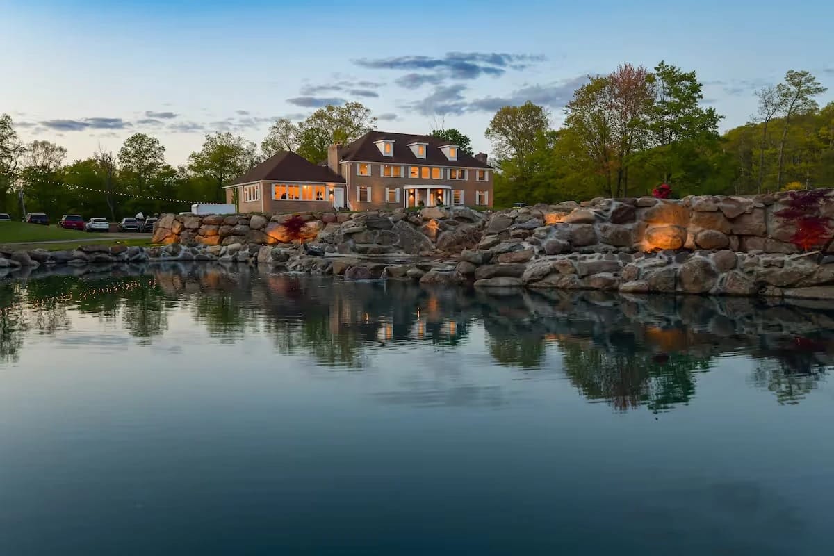 Featured image for West Milford, NJ Wedding Estate – Sleeps 24, Pool, Hot Tub & Indoor Pickleball, Short Distance from NYC