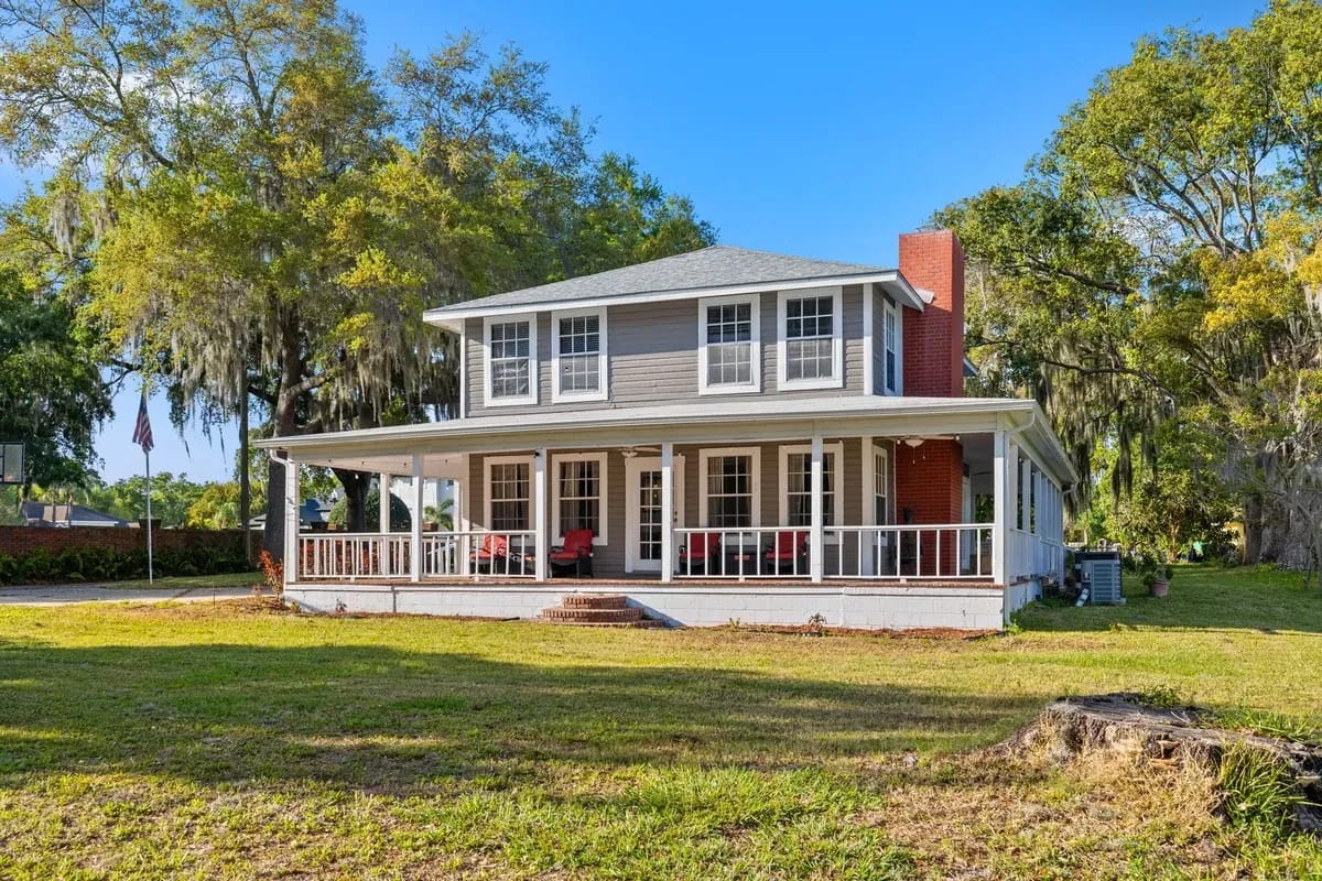Featured image for Lakeside Retreat Tampa: Wraparound Porch Wedding Venue