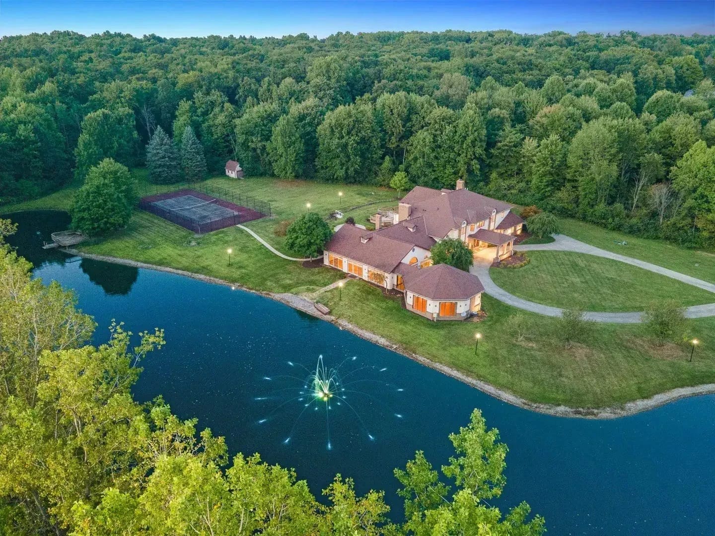 Featured image for Ohio Mansion Wedding: The 12,000 Sq Ft Luxury Estate That's Redefining Midwest Weddings (2026)