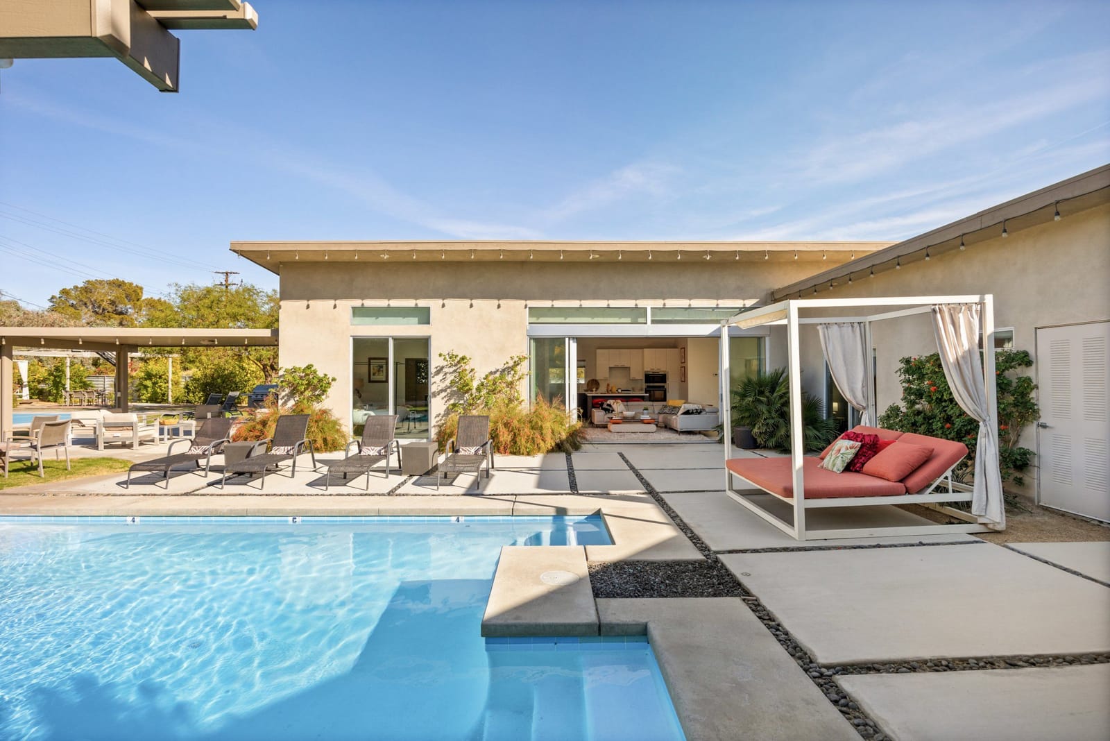 Palm Springs Playground Estate: Desert Wedding Venue with Courts & Pool