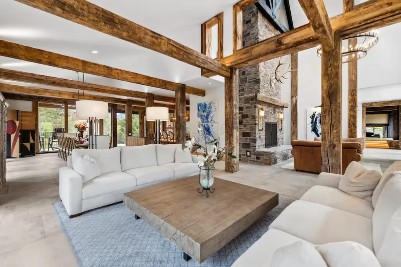 14,000 Sq Ft Estate Near Nashville Event Barn, Rolling Hills - Photo 3