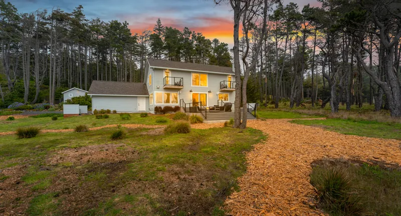 Oceanfront Anchor Bay Estate in Northern California with Panoramic Views - Photo 2