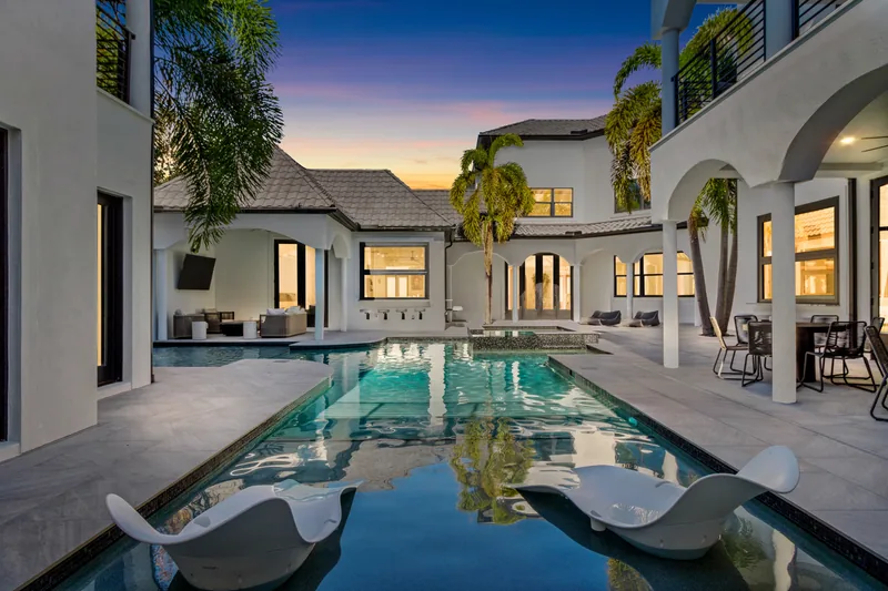 20k Sq. Ft. Luxury Mansion in Tampa  - Photo 1